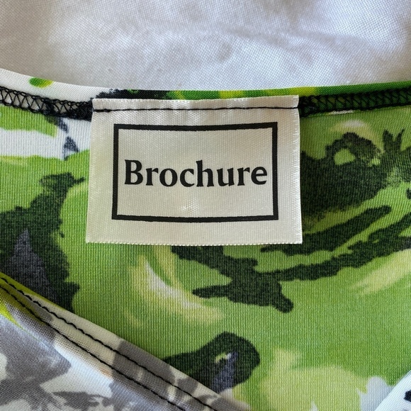 Brochure Women's Abstract Off-Center V-neck Ruffled Sleeveless Satin Blouse Med - Picture 2 of 11